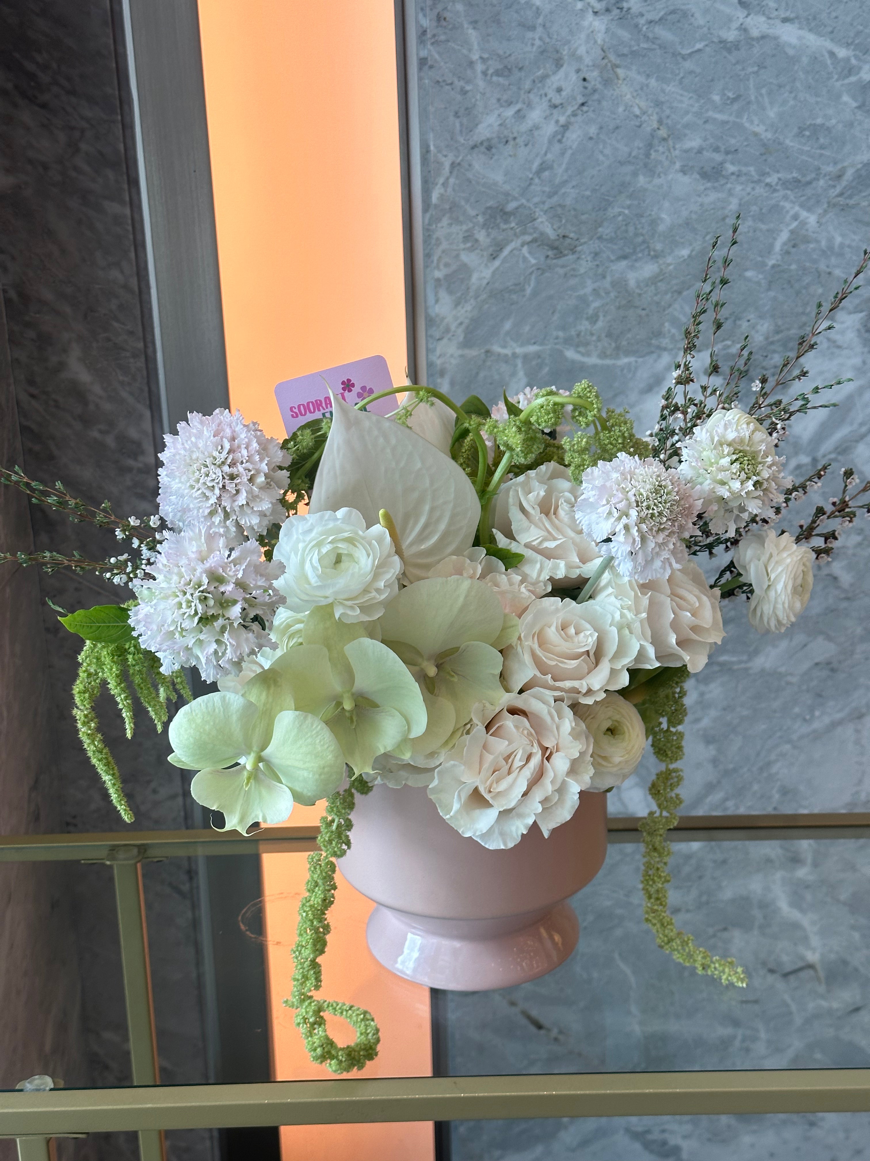 floral arrangment white